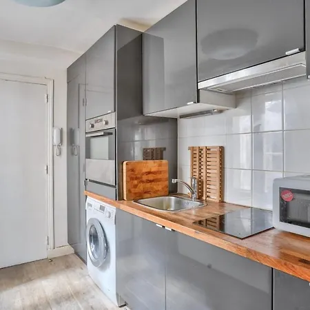 Beautiful Studio Paris Invalides
